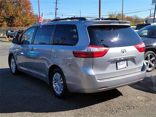 2016 Toyota Sienna XLE