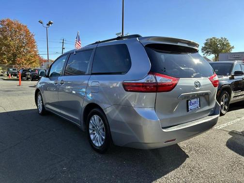 2016 Toyota Sienna XLE
