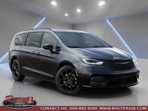 Diamond Black 2026 Chrysler Pacifica Select