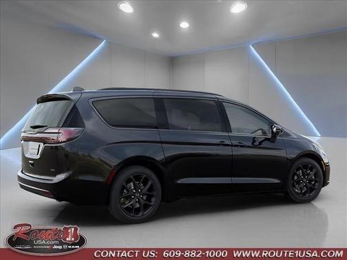 Diamond Black 2026 Chrysler Pacifica Select