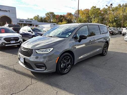 2023 Chrysler Pacifica Hybrid Limited