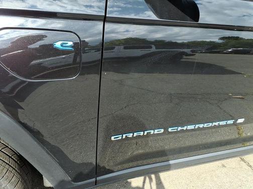 Diamond Black 2023 Jeep Grand Cherokee 4xe Base