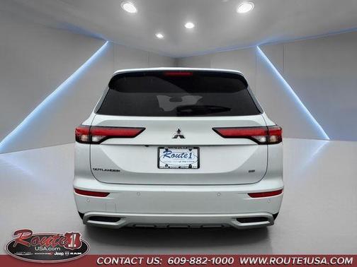 Black 2024 Mitsubishi Outlander SE