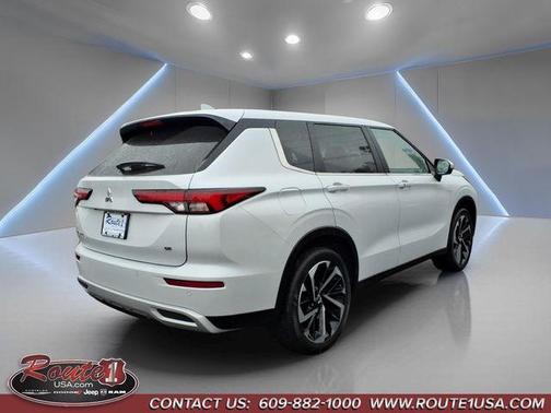 Black 2024 Mitsubishi Outlander SE