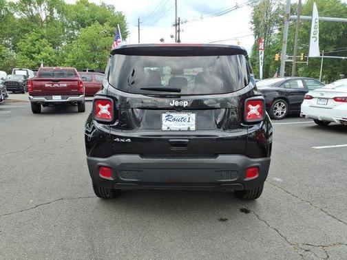 Black Clearcoat 2023 Jeep Renegade Latitude