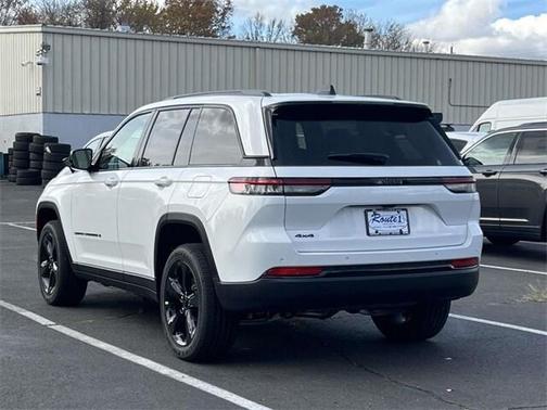 2025 Jeep Grand Cherokee Laredo