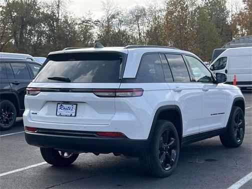 2025 Jeep Grand Cherokee Laredo