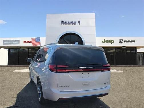 2022 Chrysler Pacifica Touring-L