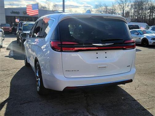 2022 Chrysler Pacifica Touring-L