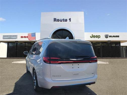 2022 Chrysler Pacifica Touring-L