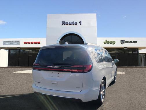 2022 Chrysler Pacifica Touring-L