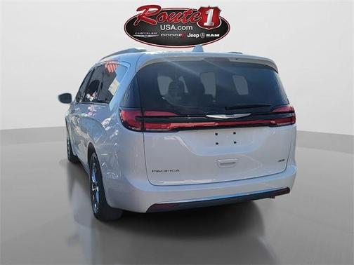 2022 Chrysler Pacifica Touring-L
