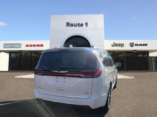 2022 Chrysler Pacifica Touring-L