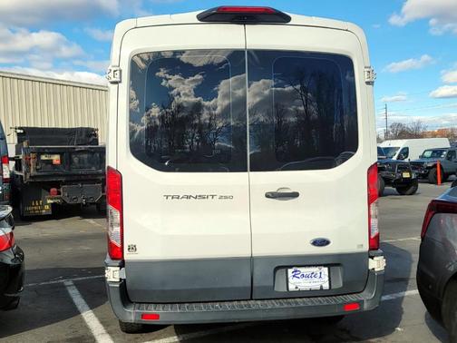 2018 Ford Transit-250 130 WB Medium Roof Cargo