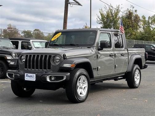 2023 Jeep Gladiator Sport
