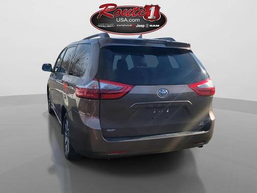 2020 Toyota Sienna LE