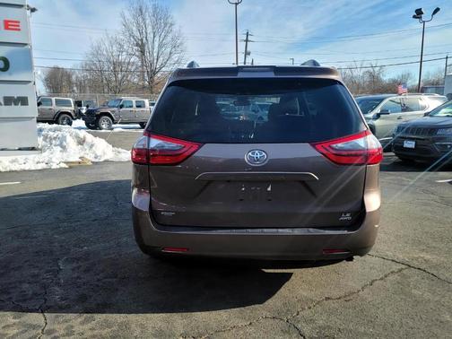 2020 Toyota Sienna LE