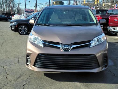 2020 Toyota Sienna LE