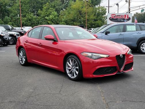 2022 Alfa Romeo Giulia Base