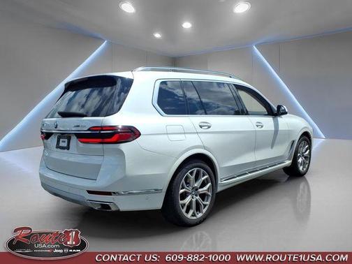 White Metallic 2025 BMW X7 xDrive40i
