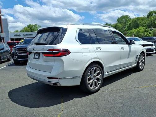 White Metallic 2025 BMW X7 xDrive40i