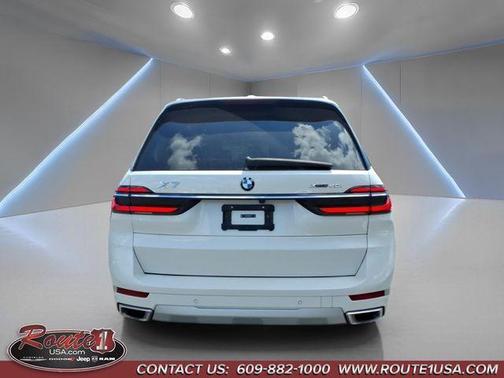 White Metallic 2025 BMW X7 xDrive40i