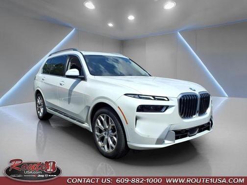 White Metallic 2025 BMW X7 xDrive40i