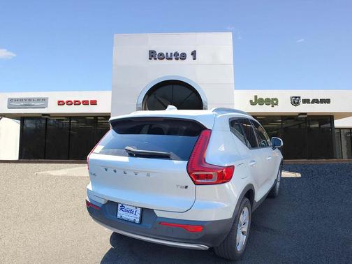 2022 Volvo XC40 T5 Momentum