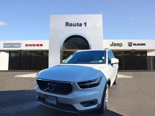 2022 Volvo XC40 T5 Momentum