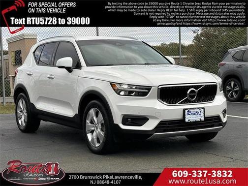 2022 Volvo XC40 T5 Momentum