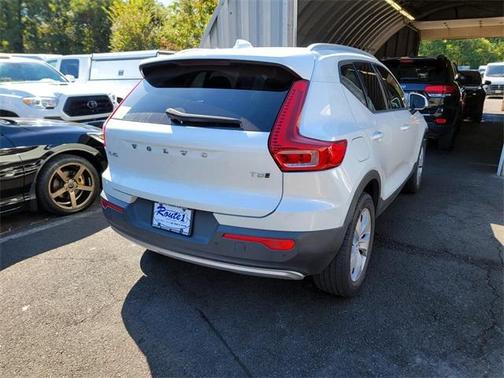 2022 Volvo XC40 T5 Momentum