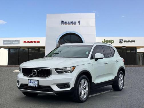 2022 Volvo XC40 T5 Momentum