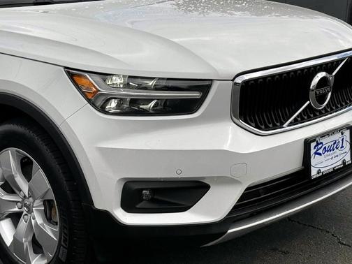 2022 Volvo XC40 T5 Momentum