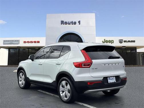 2022 Volvo XC40 T5 Momentum