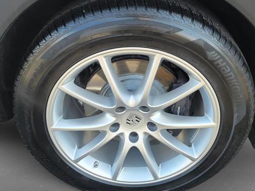 2024 Porsche Cayenne Base