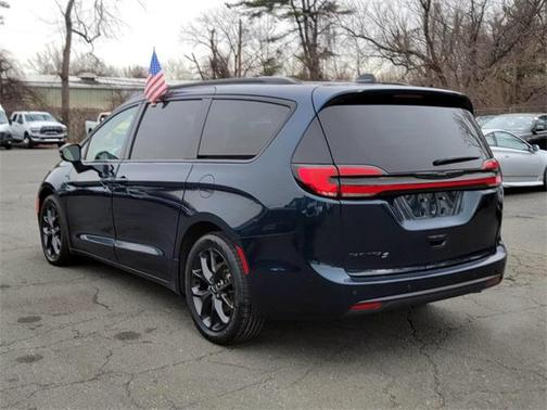 2023 Chrysler Pacifica Touring-L