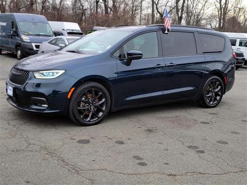 2023 Chrysler Pacifica Touring-L