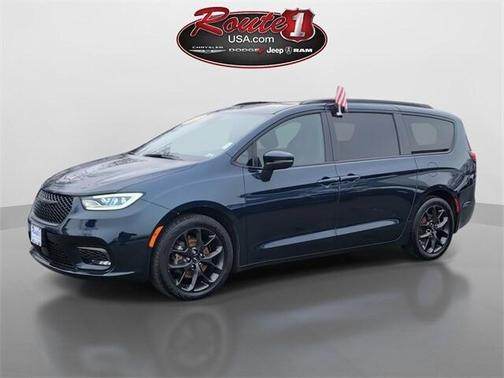 2023 Chrysler Pacifica Touring-L