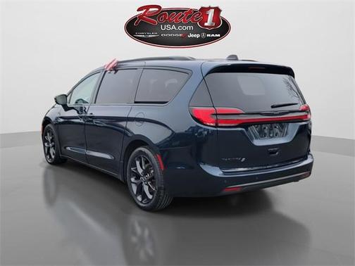 2023 Chrysler Pacifica Touring-L
