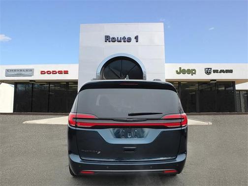 2023 Chrysler Pacifica Touring-L