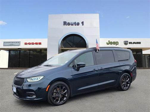 2023 Chrysler Pacifica Touring-L