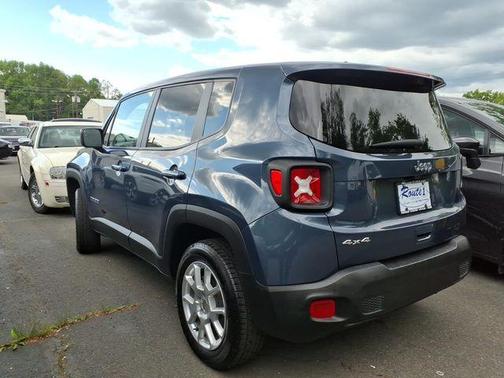 Slate Blue Pearlcoat 2023 Jeep Renegade Latitude