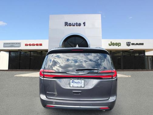 2022 Chrysler Pacifica Touring-L