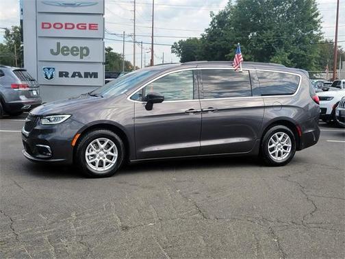 2022 Chrysler Pacifica Touring-L