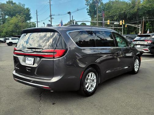 2022 Chrysler Pacifica Touring-L