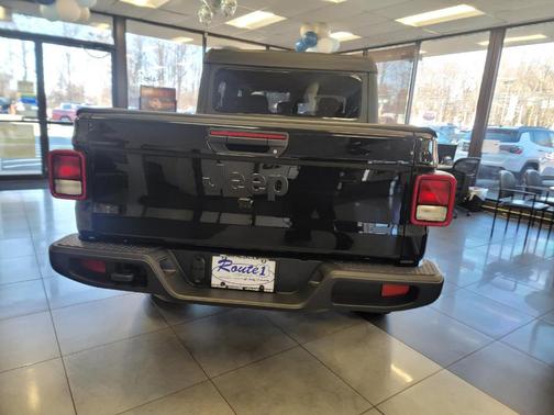 2026 Jeep Gladiator Sport