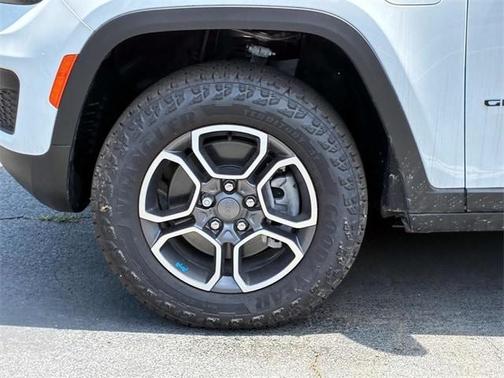 2023 Jeep Grand Cherokee 4xe Trailhawk