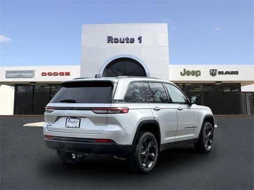 2025 Jeep Grand Cherokee Laredo