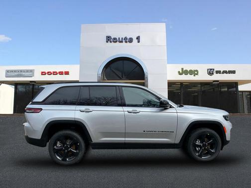 2025 Jeep Grand Cherokee Laredo