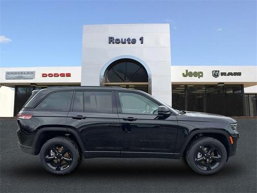 2025 Jeep Grand Cherokee Laredo
